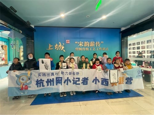 非遺過(guò)大年，杭州網(wǎng)小記者體驗(yàn)非遺年畫(huà)