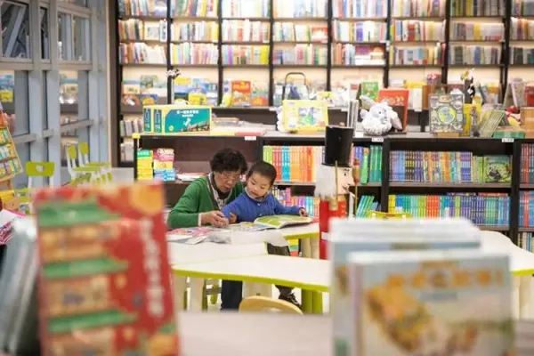 中關(guān)村圖書大廈重張開業(yè)，讀者贊嘆書店變美變潮變年輕了！